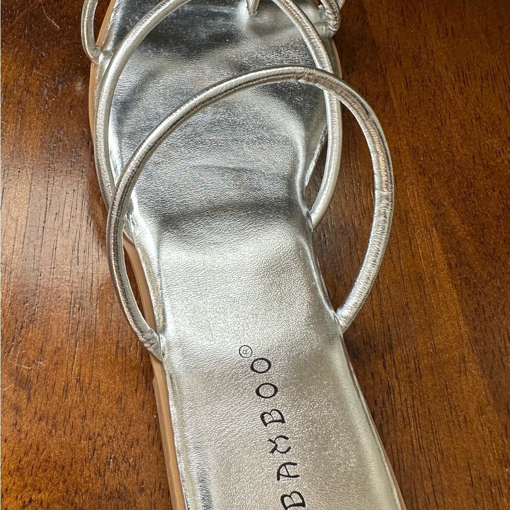 ✨ Bamboo Silver Strappy Slide Sandals Women‎ 6.5 Metallic Chic Summer✨ - Picture 5 of 6